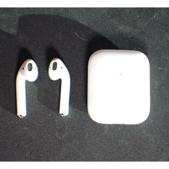 Apple AirPods A2031 Wireless Bluetooth Earbuds White with Charging Case - Picture 3 of 9